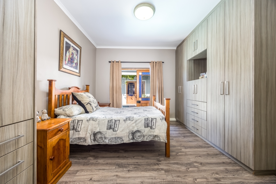 5 Bedroom Property for Sale in Graanendal Western Cape